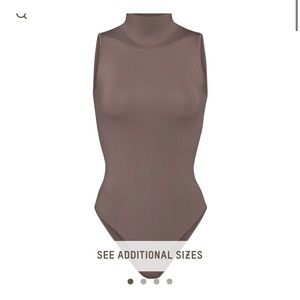 NWOT SKIMS ESSENTIAL MOCK NECK SLEEVELESS SIZE S/M ESPRESSO COLOR